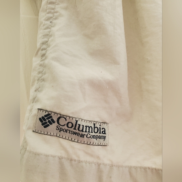 Columbia Sportswear Women's Shorts.  Size L - Picture 4 of 9